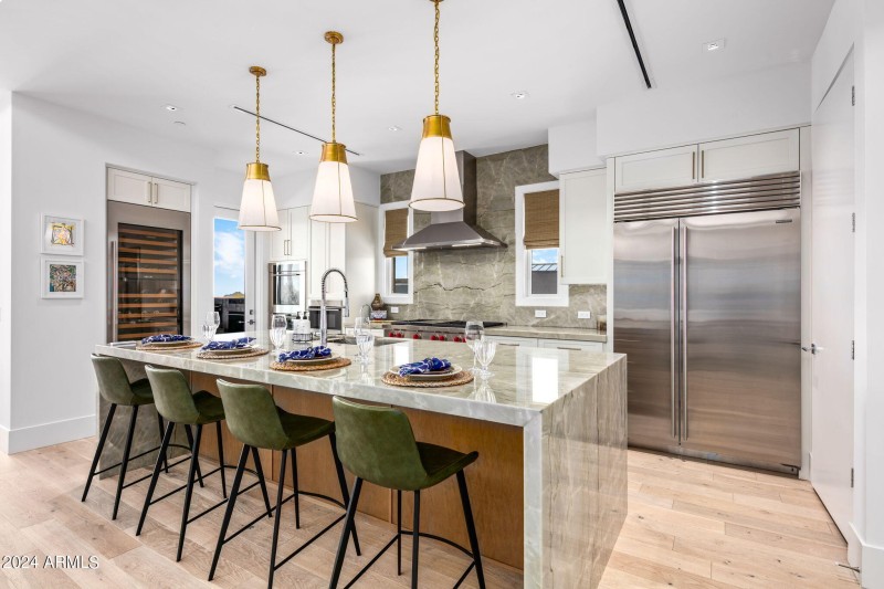 16-web-or-mls-Breakfast Counter