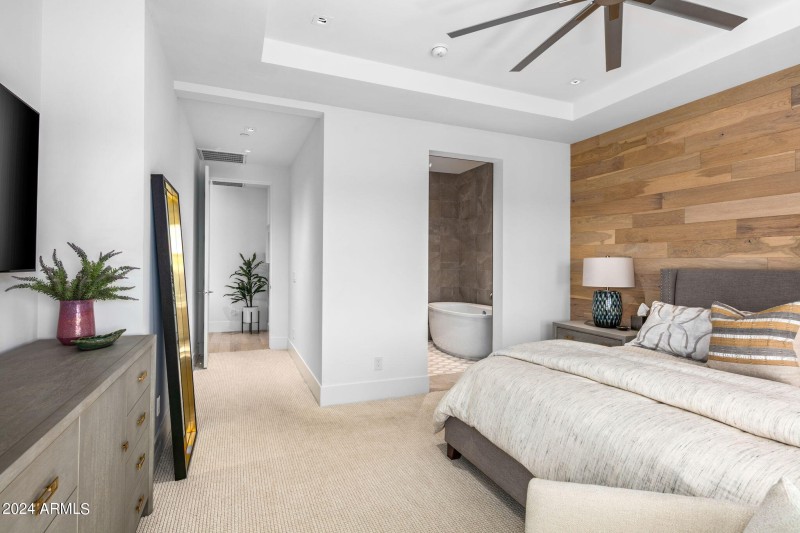 28-web-or-mls-Primary Suite