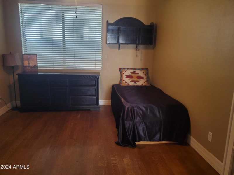 Middle bedroom