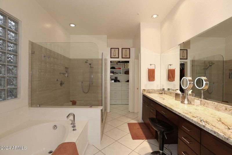 Primary Bath (002)