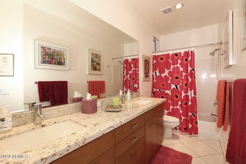 Hall Bath (002)