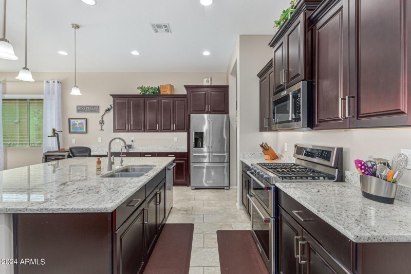 14 - Kitchen