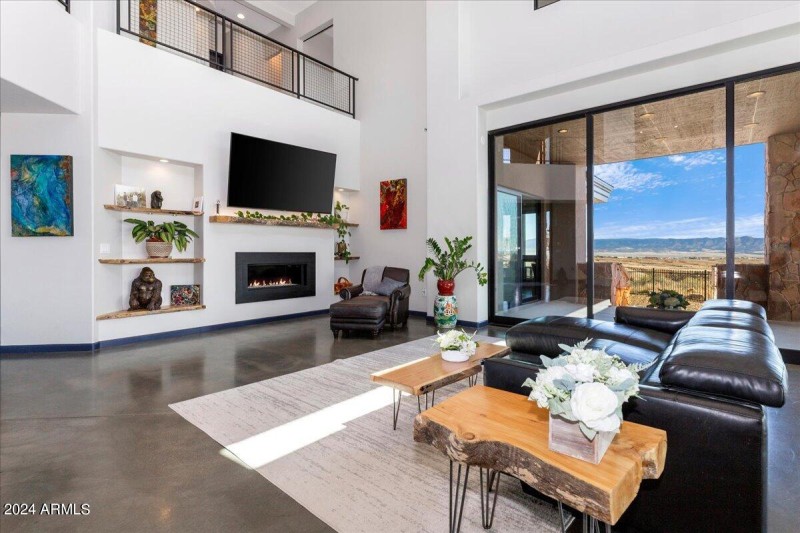 06-Living Room
