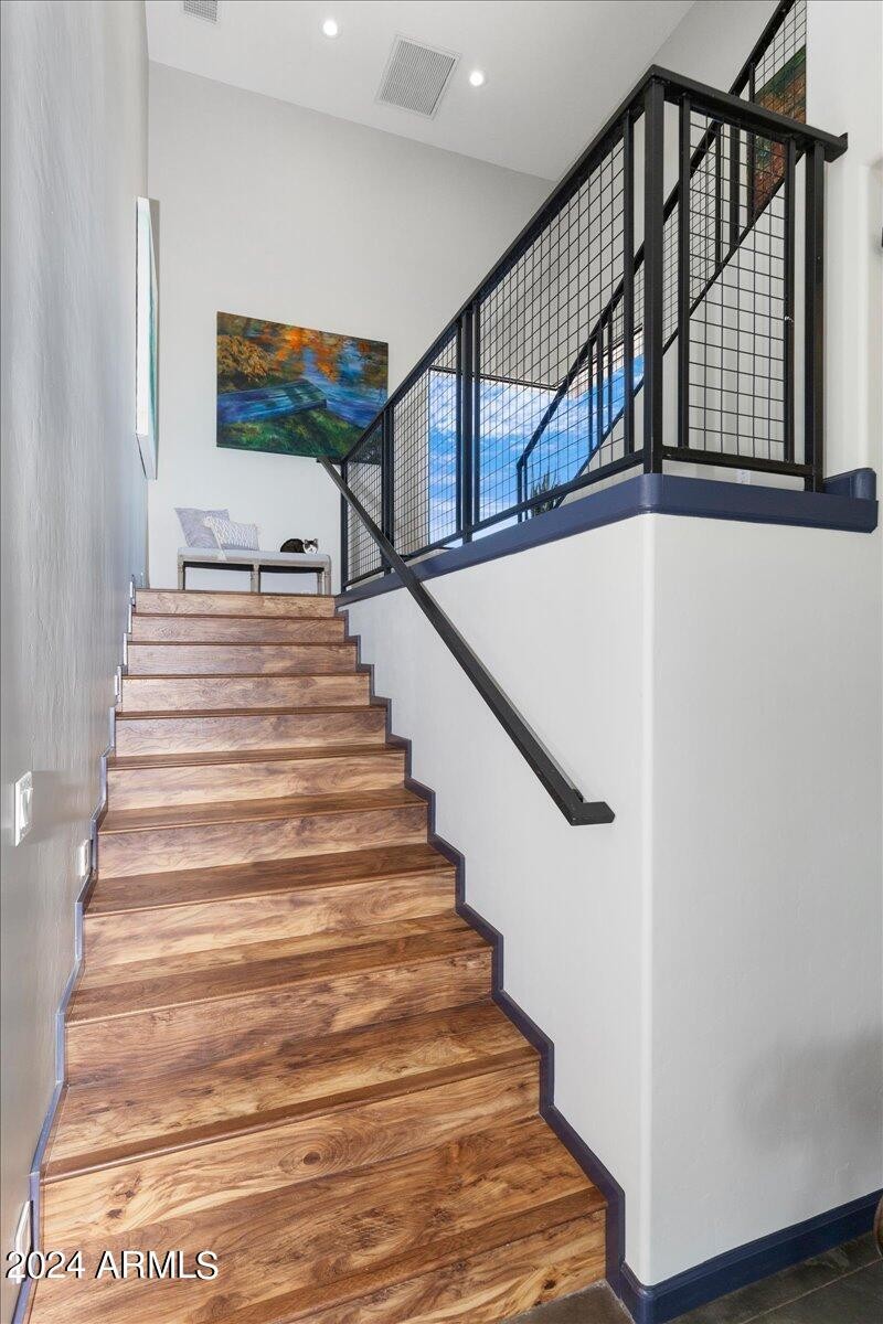 26-Stairway To Loft