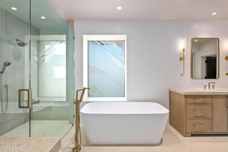 38-web-or-mls-Primary Bath & Showers