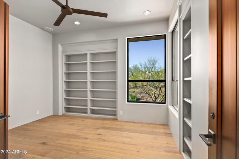 40-web-or-mls-Office Ensuite