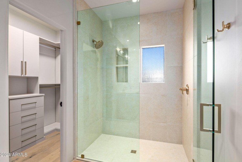 46-web-or-mls-Ensuite Shower & Closets