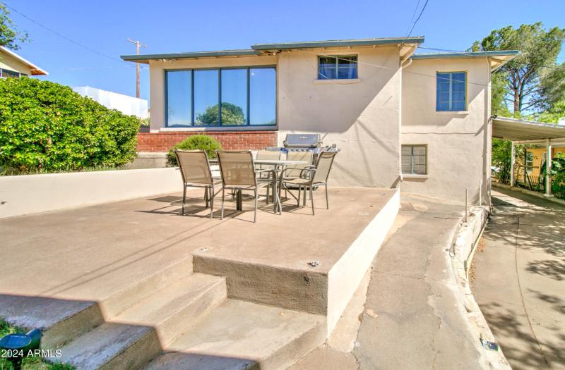 877 E Sycamore St - Bird-9