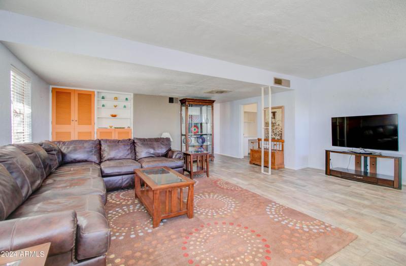 877 E Sycamore St - Bird-11