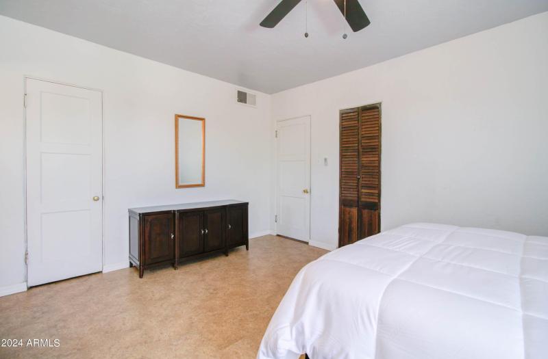 877 E Sycamore St - Bird-22