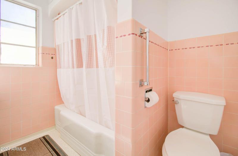 877 E Sycamore St - Bird-26