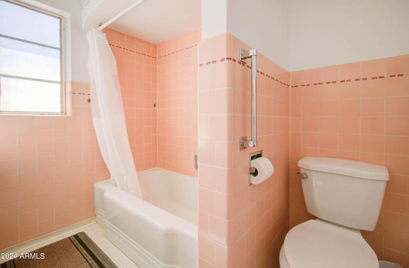 877 E Sycamore St - Bird-27