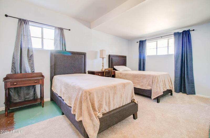 877 E Sycamore St - Bird-28