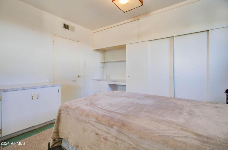 877 E Sycamore St - Bird-30