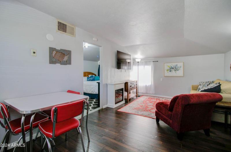 877 E Sycamore St - Bird-32