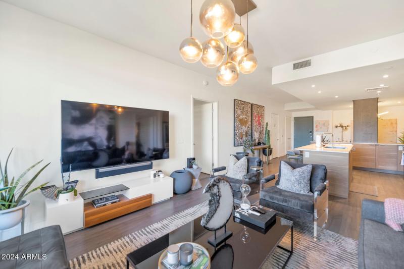 2300 E Campbell Ave-large-011-019-2300 E