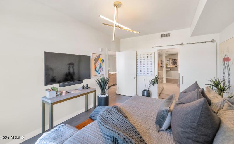 2300 E Campbell Ave-large-014-018-2300 E