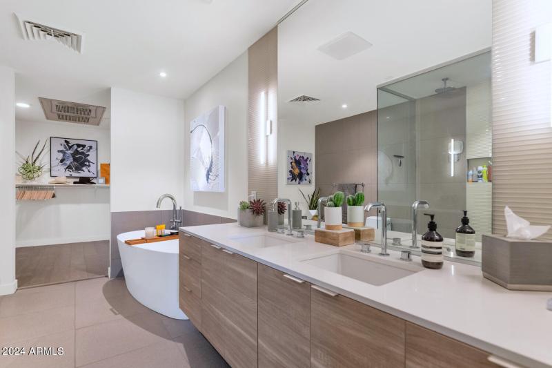 2300 E Campbell Ave-large-015-017-2300 E