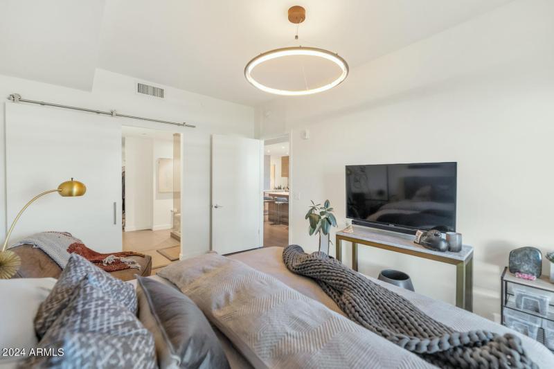 2300 E Campbell Ave-large-019-024-2300 E