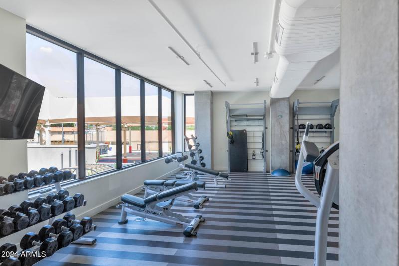 2300 E Campbell Ave-large-023-026-2300 E