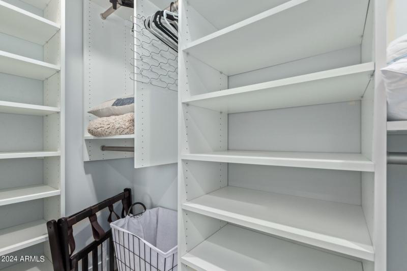 5514 primary closet 2