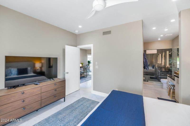 7710 E Gainey Ranch Rd-large-017-021-771