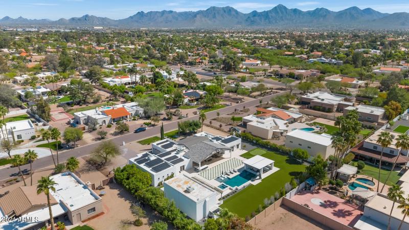 8313 E Carol Way-large-043-045-8313 E Ca