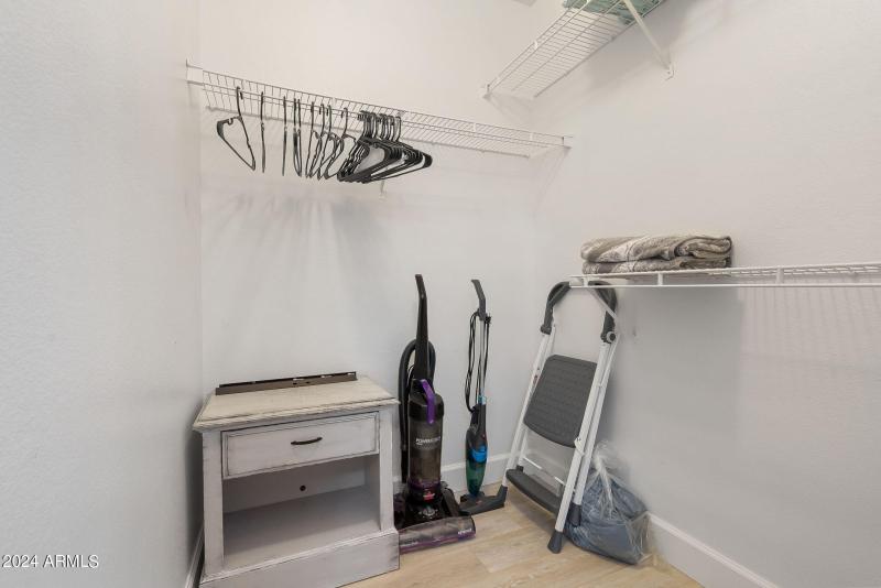 22-web-or-mls-Interior Finished-20