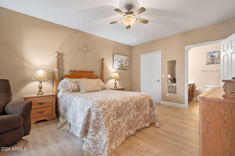 23-web-or-mls-Interior Finished-21