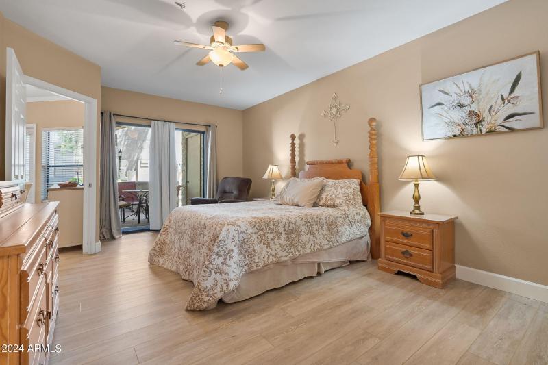 24-web-or-mls-Interior Finished-22