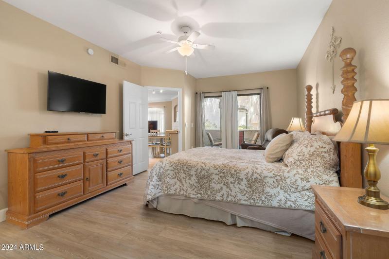 25-web-or-mls-Interior Finished-23