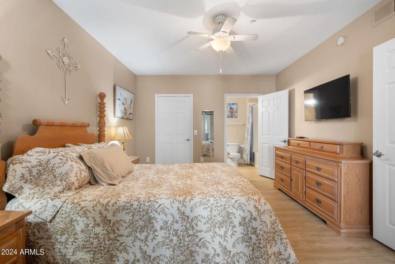 26-web-or-mls-Interior Finished-24