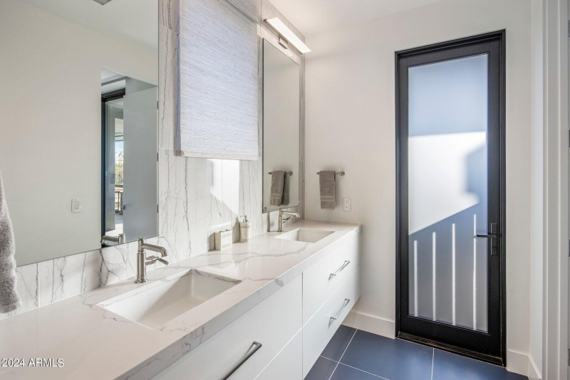 Guest Bathroom 2