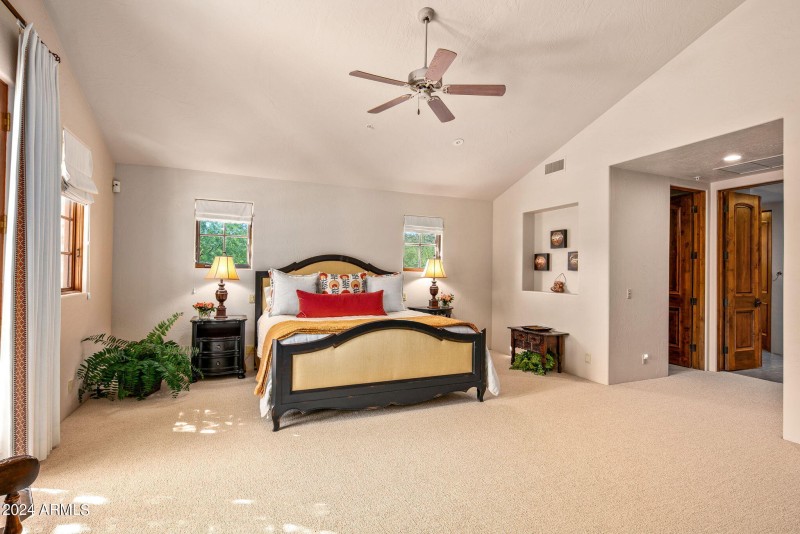 22-web-or-mls-Primary Suite