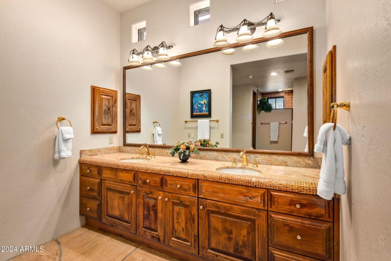 27-web-or-mls-Primary Bath ~ Vanities