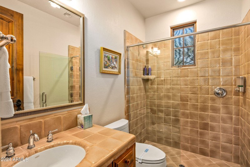 36-web-or-mls-Guest House Bath