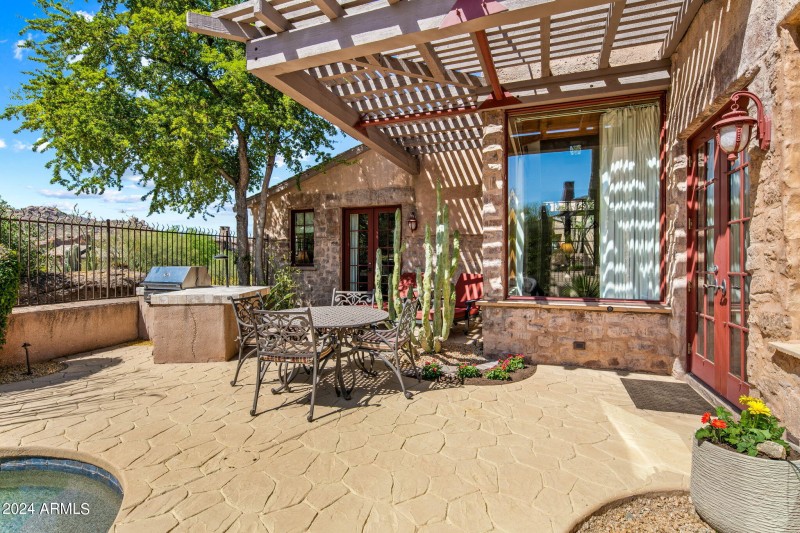 40-web-or-mls-Patio Details