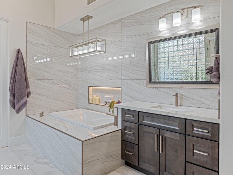 Tub with Bench Deck and second Vanity