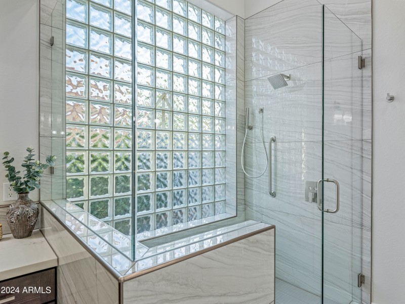 Expansive Shower