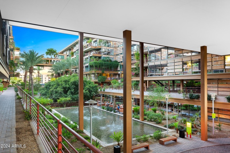 Gorgeous Complex