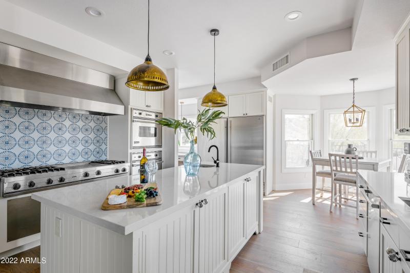 LAKOTKO_6602NPrayingMonkRd_WEB-26