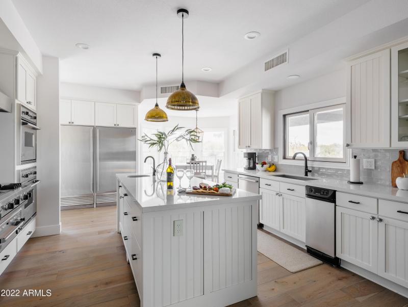 LAKOTKO_6602NPrayingMonkRd_WEB-25