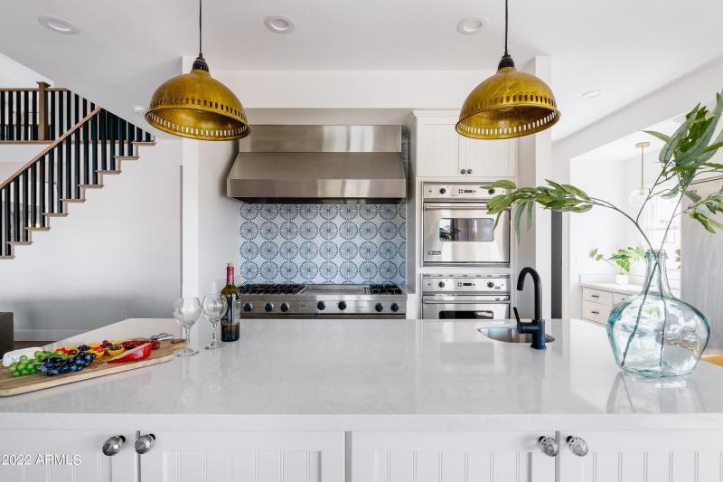 LAKOTKO_6602NPrayingMonkRd_WEB-28