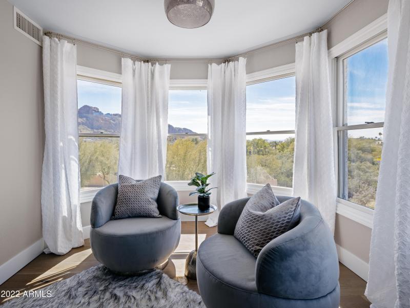 LAKOTKO_6602NPrayingMonkRd_WEB-19