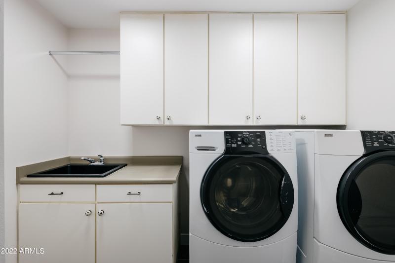 LAKOTKO_6602NPrayingMonkRd_WEB-33