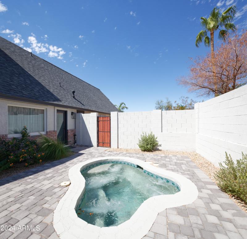 YIMAGECO_6602NPrayingMonkHotTub_WEB-3