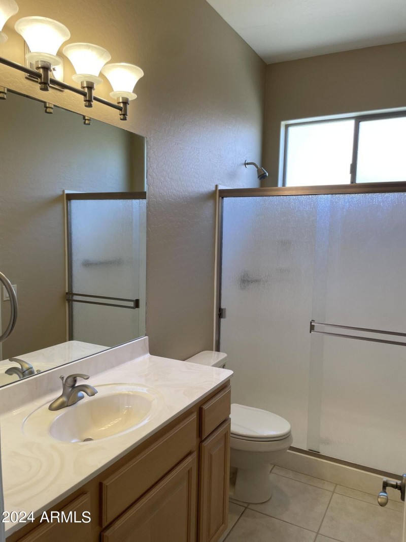 Hallway full bath