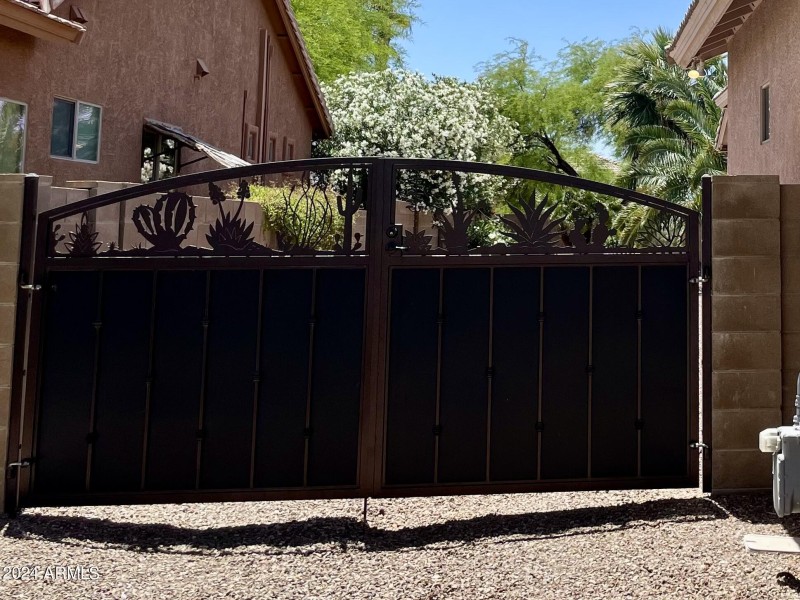 Custom RV gate