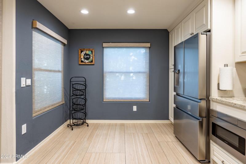 Eat in kitchen, breakfast nook