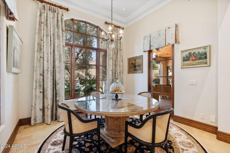 breakfast room